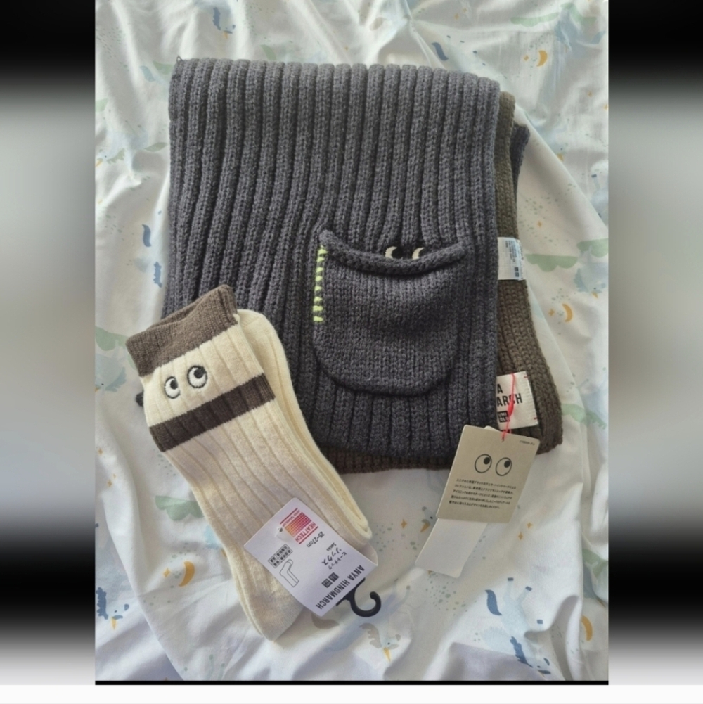 NWT☆ Uniqlo × Anya Hindmarch Scarf And Socks Set
